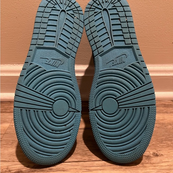 Air Jordan 1 Low “UNC” - Picture 8 of 10